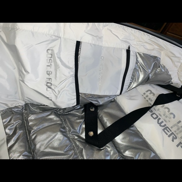 LIMITED-EDITION WHITE MOOSE KNUCKLE PUFFER JACKET - Picture 8 of 12